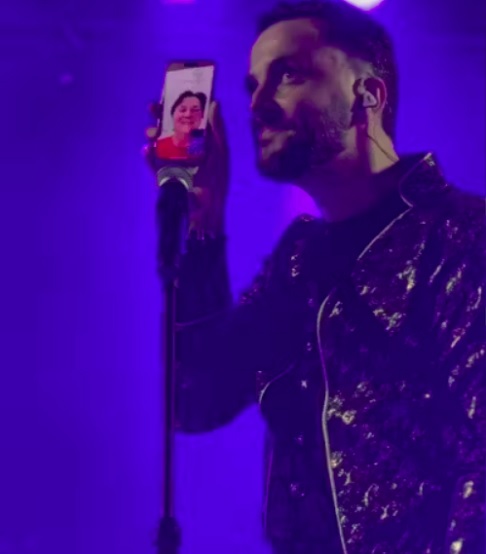 O vídeo do momento viralizou nas redes sociais e atingiu mais de 28 milhões de visualizações . 