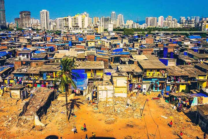 Mumbai, Índia — População: Estimada em 22 milhões | Densidade: Cerca de 28,5 mil pessoas por km².