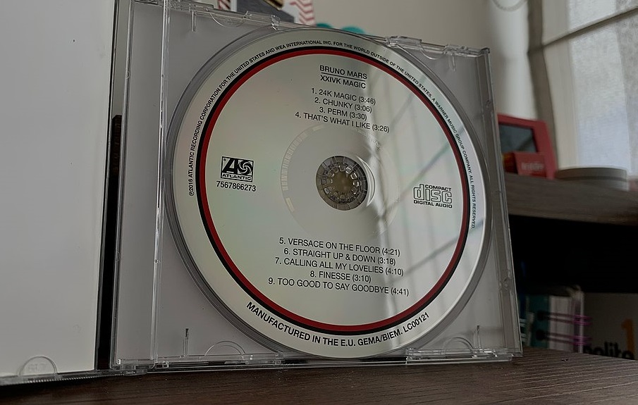 No Grammy de 2018, Mars recebeu seis indicações e venceu em todas essas categorias: Álbum do Ano e Melhor de R&B para “24K Magic”, Gravação do Ano e Canção do Ano para “24K Magic”, Melhor Performance R&B e Melhor R&B Música para “That’s What I Like”.
