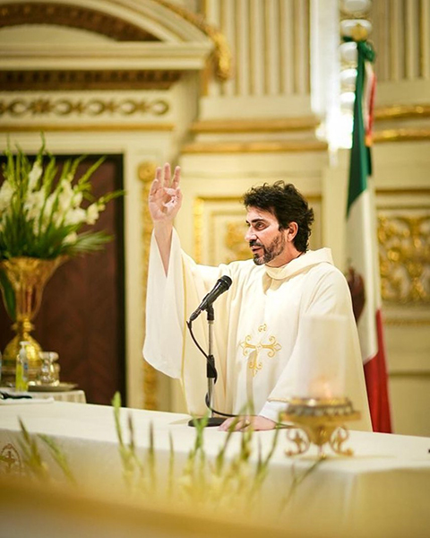O padre Maurício Leão teve grande influência na sua vida de seminarista, levando-o para o seminário de Lavras. Em sua vida sacerdotal, Fábio de Melo tem como referência os padres Zezinho, Joãozinho e Léo Tarcísio.
