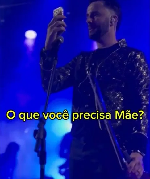 Do outro lado da linha, Dona Marlice, mãe do músico, convida ele, sua esposa Duda e os netos, para saborearem uma cuca de chocolate, um tipo de torta tradicional alemã.