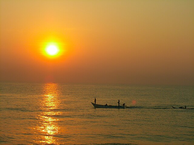 Golfo de Bengala: Na costa leste da Índia e em Bangladesh, é um dos maiores do mundo, importante para a pesca, biodiversidade e comércio asiático.
