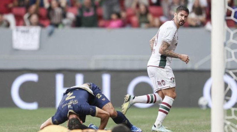 Tricolor sai atrás no placar, mas reage e consegue vitória de virada para avançar de fase na competição