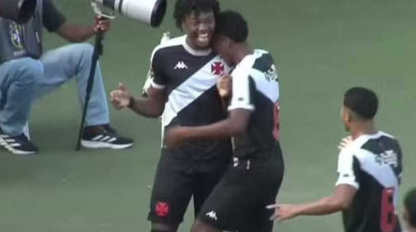 Léo Jacó e GB marcam os gols do Cruz-Maltino no triunfo por 2 a 1 sobre o Peixe, em plena Vila Belmiro