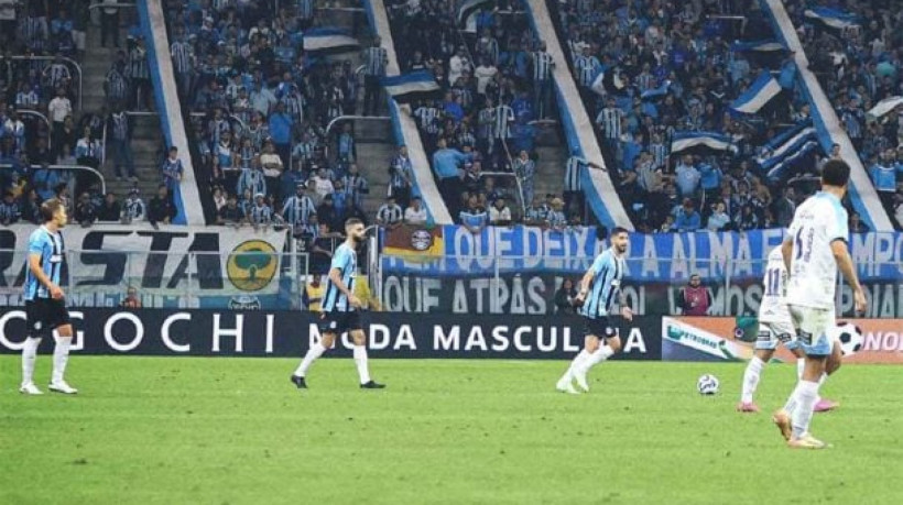 Gremistas jogam mal e ficam no 0 a 0, em casa, com CSA, caindo na Copa do Brasil. Goleiro diz que time decepciona. Mas que gol anulado é aburdo