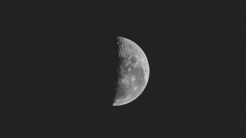 Veja qual fase da lua estamos nesta segunda-feira, dia 26 de maio de 2025; e confira calend&aacute;rio do m&ecirc;s