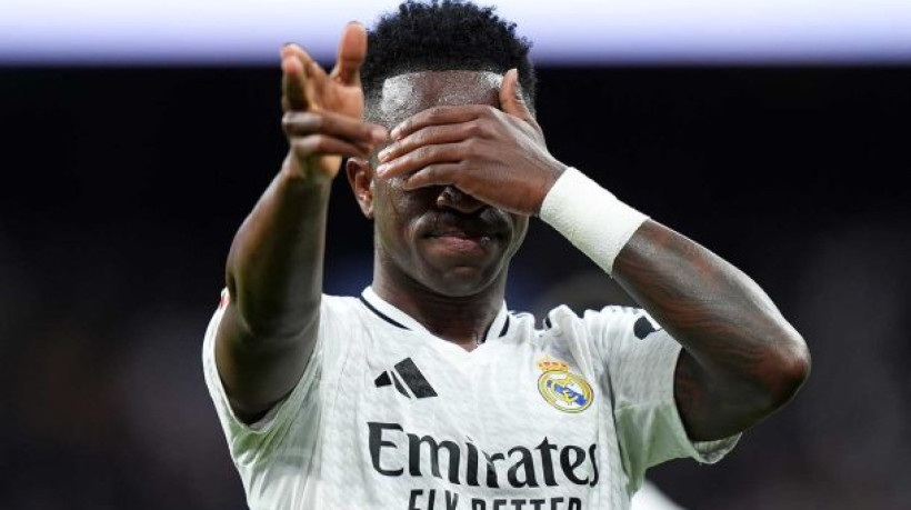 A Justiça espanhola aplicou pena de um ano de prisão a cinco torcedores do Valladolid por insultos racistas contra Vinicius Júnior, em 2023