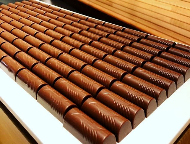 Quanto mais amargo o cacau, maior o benefício. Uma porção de 30g de chocolate com 70% de cacau tem a quantidade de oxidantes referente a uma maçã ou a uma taça de vinho.