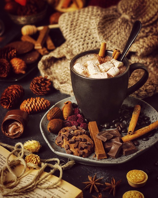 E aí vale tanto o chocolate quente, que muitos apreciam principalmente no inverno, como o chocolate em barra ou bombons, consumidos a qualquer tempo. 