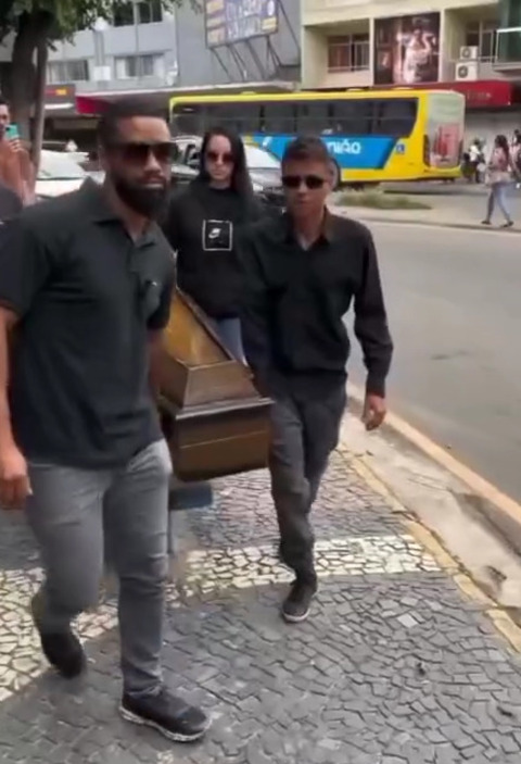 A Viação União,responsável pela linha, esclareceu que na verdade o caixão estava vazio e que tudo foi uma “brincadeira de mau gosto”. 