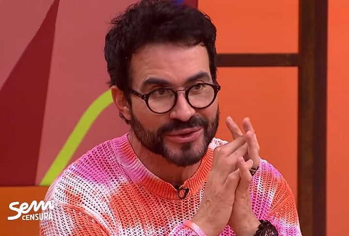 Em dezembro de 2024, numa entrevista ao programa Sem Censura, da TV Brasil,  Fábio de Melo revelou que uma stalkero persegue há cerca de seis anos, dizendo que ele a ama e não tem coragem de assumir. 