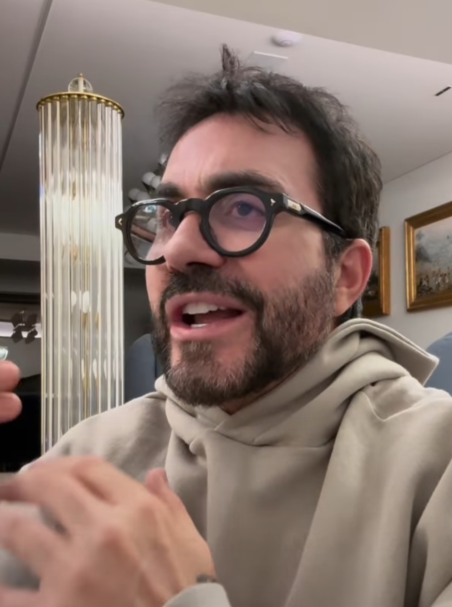 O religioso se decepcionou com a repercussão de um episódio que ocorreu numa cafeteria em Santa Catarina. É que ele tornou pública a sua insatisfação com a conduta de um funcionário, que respondeu de forma áspera a uma reclamação.