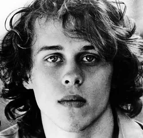 Produziu em parceria com o Canal GNT, a Globosat e as Organizações Globo, a série Dossiê Chatô, composta de sete documentários dirigidos por Walter Lima Júnior. 