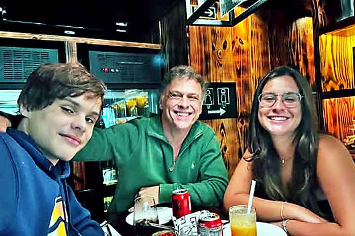 Na vida pessoal, Guilherme Fontes é pai de dois filhos: Carolina (19) e Carlos (16), ambos do casamento com Patrícia Lins e Silva. Atualmente, ele namora a publicitária Viviane Sarahyba.
