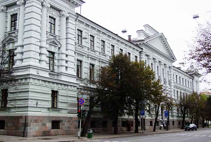 O Museu das Ocupações e Lutas pela Liberdade em Vilnius é dedicado a mostrar artefatos e registros do período de 50 anos de ocupação soviética da Lituânia.