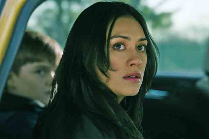 Luciane Buchanan, intérprete de Rose, também se destacou. A atriz neozelandesa precisou adaptar seu sotaque para soar como uma americana nativa, tarefa que exigiu dedicação e prática.