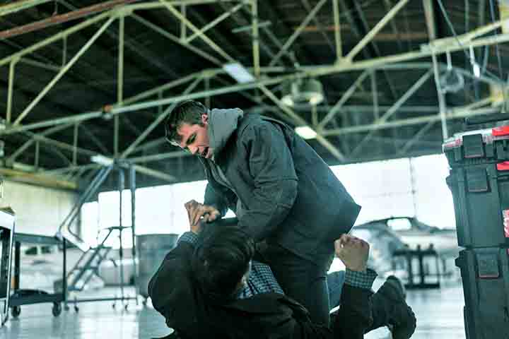 Criada por Shawn Ryan, conhecido por trabalhos como The Shield e S.W.A.T., e baseada no livro homônimo de Matthew Quirk, a série entrega um suspense político intenso e envolvente.