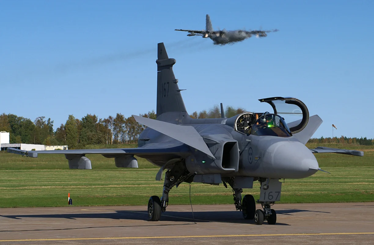 A previsão é que até 2027 o Brasil receba um total de 36 aeronaves modelo F-39 Gripen.