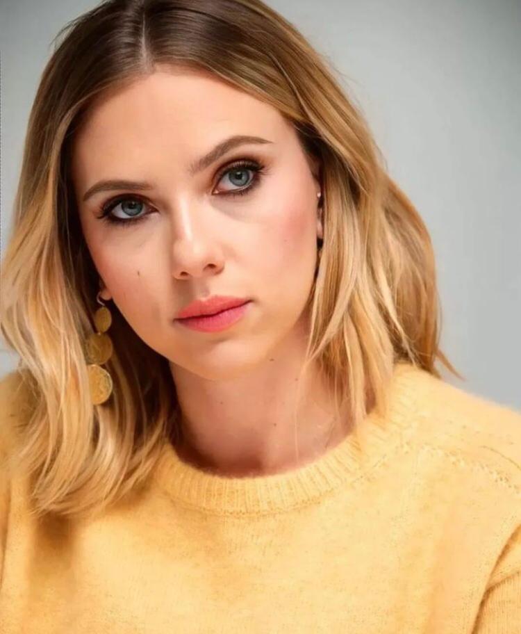 SCARLET JOHANSSON - Atriz e cantora americana, nascida em Nova York, em 22/11/1984. 