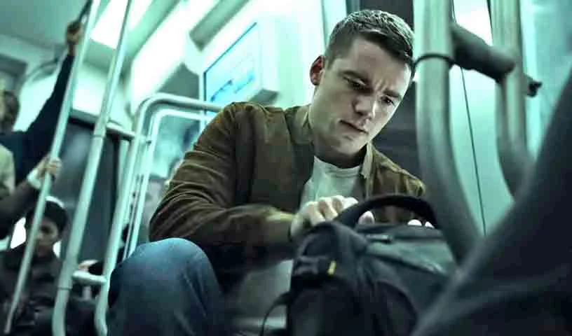 A trama gira em torno de Peter Sutherland (Gabriel Basso), um jovem agente do FBI que ocupa um cargo pouco valorizado no porão da Casa Branca. Sua missão é simples: monitorar um telefone que deve tocar apenas em situações de emergência envolvendo agentes secretos em campo.