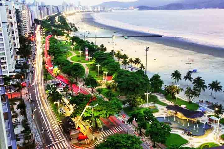 Jardim da Orla - Cartão postal da cidade, o jardim da praia de Santos está registrado no Guinness Book como o maior do tipo no mundo. Com 5.335 metros de extensão, ele comporta um conjunto de monumentos e esculturas que homenageiam nomes históricos da localidade.
