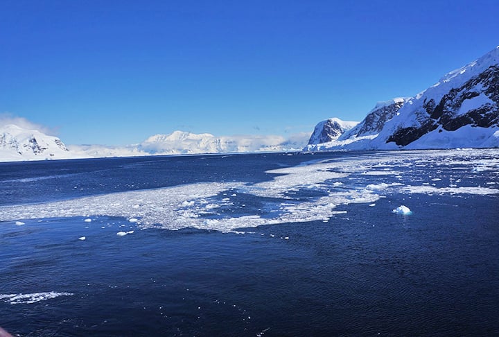 A Antártida continua sendo crucial para o equilíbrio hídrico global, e sua sensibilidade a oscilações climáticas reforça a necessidade de monitoramento contínuo.