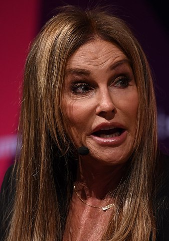 CAITLYN JENNER - Atriz, modelo, socialite e ex-atleta americana. Transgênero. Nascida em 28/10/1949 em Mount Kisco, no estado de Nova Iorque.  