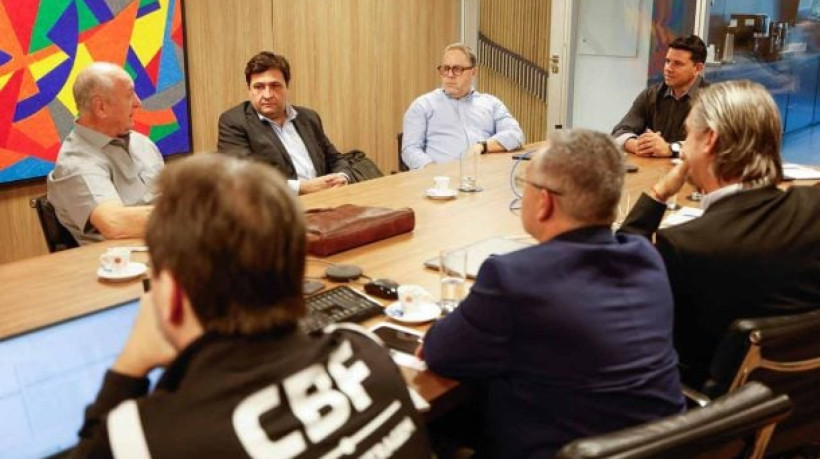 Alberto Guerra e Felipão, presidente e coordenador técnico, respectivamente, se reuniram nesta quinta com a comissão de arbitragem da CBF