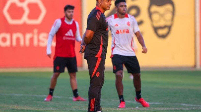 Victor Gabriel e Fernando estão entre os relacionados. Mesmo com dores na costela, Anthoni viajou com o grupo 