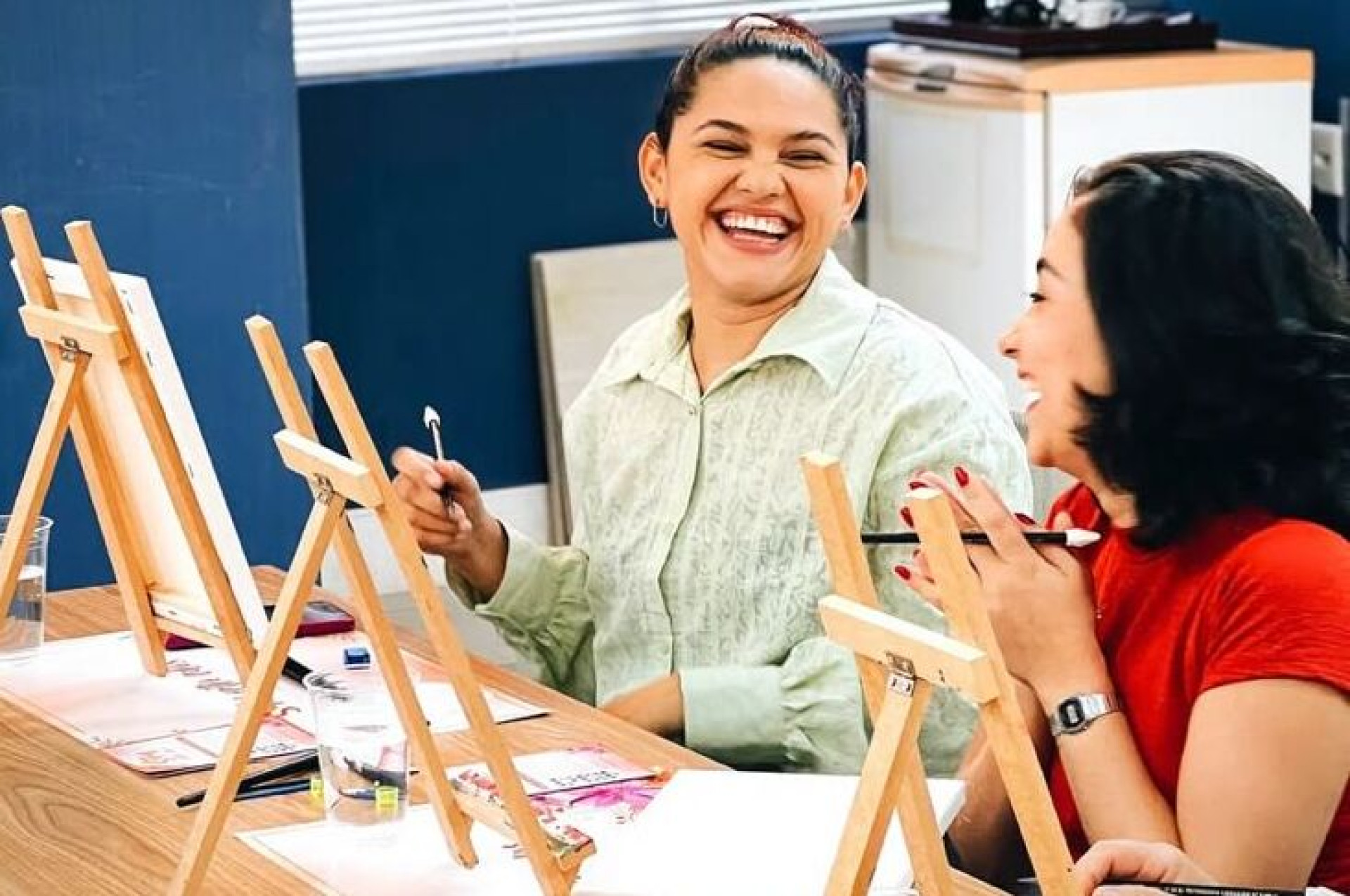Nos últimos anos, atividades manuais muitas vezes associadas a um público mais velho ou a tempos antigos, ganharam nova roupagem entre as gerações mais novas. (Foto: Reprodução / Instagram / @pincele.fortaleza)