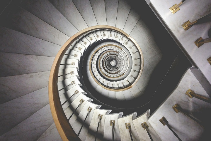 Para determinar, de forma objetiva, eles usaram a Proporção Áurea — conceito matemático de harmonia estética — como parâmetro.