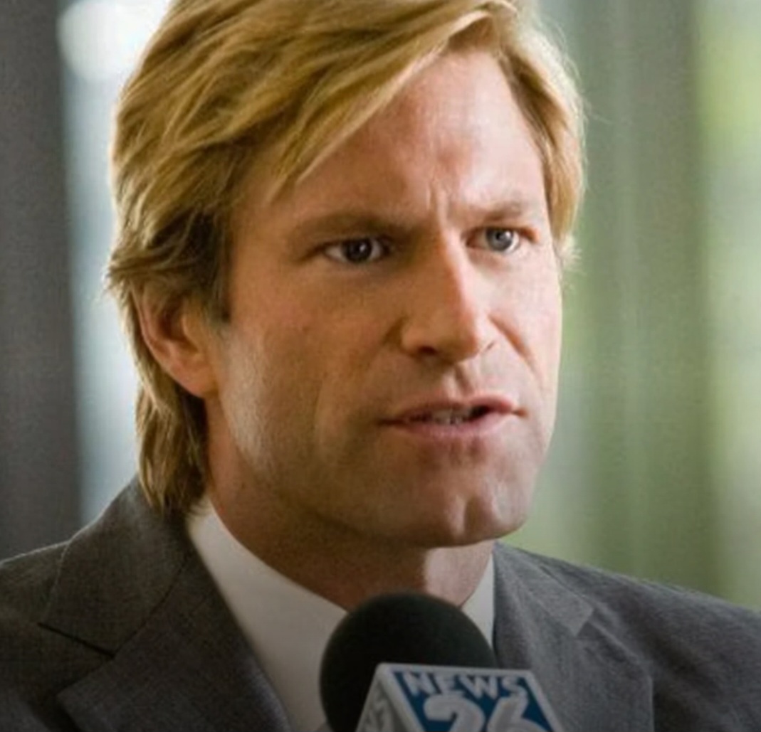 Já em Batman: O Cavaleiro das Trevas, o ator Aaron Eckhart (Obrigado Por Fumar) interpretou um Duas-Caras cheio de camadas interessantes.