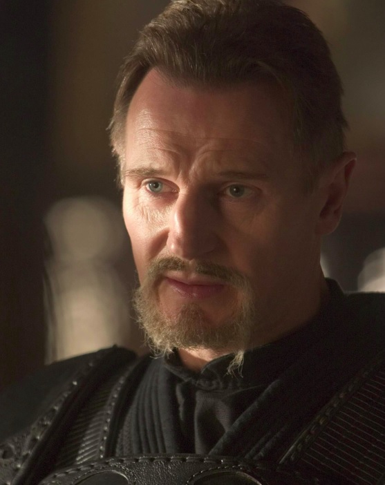 Aliás, nesse mesmo filme, o ator Liam Neeson dá vida ao enigmático líder da Liga das Sombras, Ra's al Ghul.