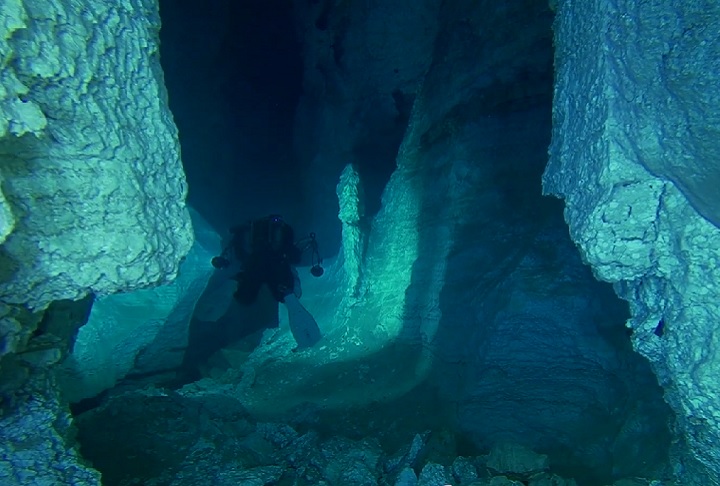 Sistema de Caverna Orda, Rússia: O mais longo sistema de cavernas subterrâneas de gesso do mundo, com mais de 5 km de extensão. 