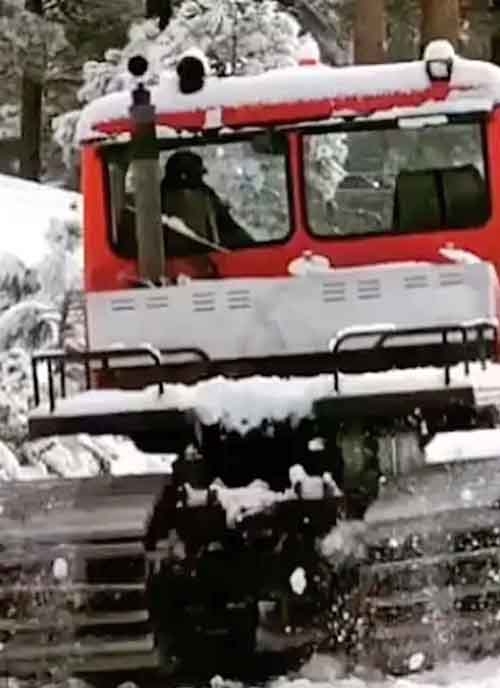 O socorro foi chamado pelo telefone de emergência 911 poucos minutos depois de o astro ser esmagado por um snowcat - um veículo pesado adaptado para trafegar e realizar tarefas na neve.