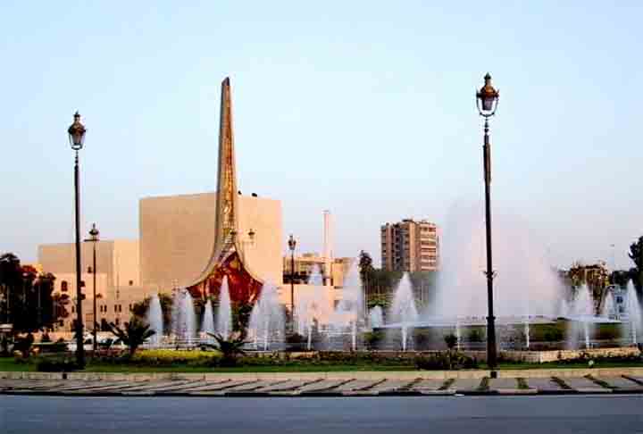 Ao longo dos anos, a Praça Omíada também se tornou um local simbólico de celebrações, manifestações e eventos culturais em Damasco. 