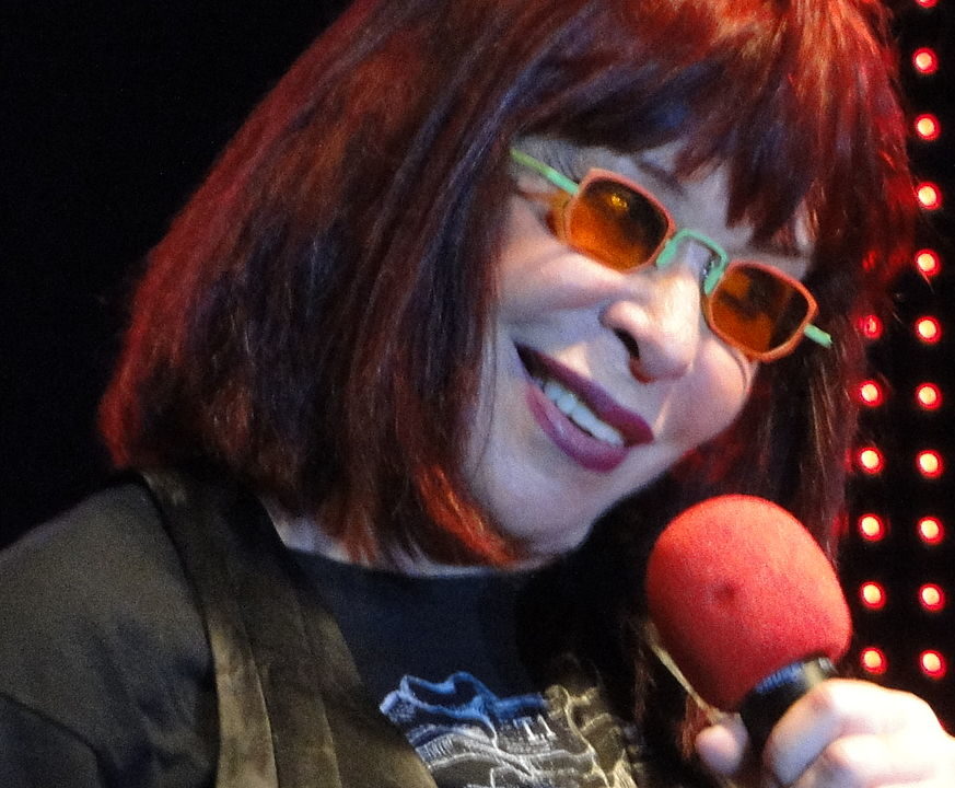 Ao longo da vida, Rita Lee se destacou como cantora, compositora e escritora. Ela foi uma das maiores expoentes do rock no Brasil, conquistando uma legião de fãs com sua voz marcante, atitude irreverente e letras poderosas.