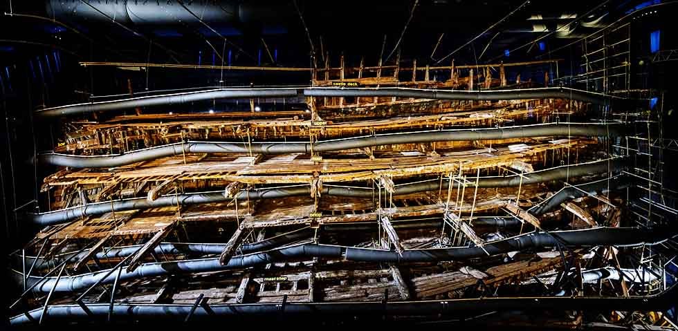 O navio tinha um design revolucionário, com canhões nas laterais, antecipando as táticas navais modernas.