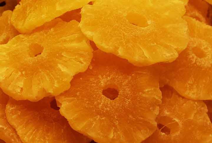 Nesse sentido, o abacaxi é rico em compostos antioxidantes, como a vitamina C, polifenois, carotenos, taninos e bromelina. Minerais que ajudam a combater o excesso de radicais livres no organismo, diminuindo o risco do desenvolvimento do câncer.