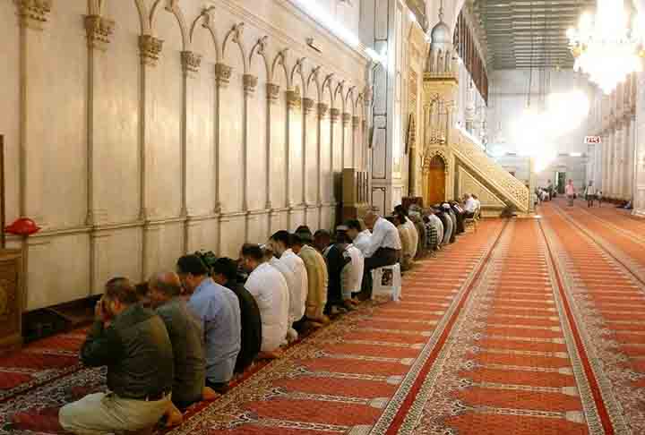 A Cidade Antiga de Damasco concentra-se em uma extensa Cidade Velha, que abrange o gigantesco souk (mercado), um grande bairro muçulmano, um bairro menor cristão e uma minúscula zona judaica. 