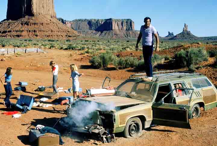 Férias Frustradas (1983): Uma das paradas mais cômicas da desastrosa viagem da família Griswold é no Grand Canyon, que rende momentos hilários e icônicos.