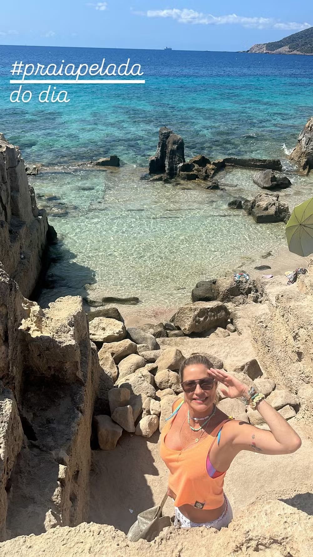 Em agosto de 2024, quando completou 48 anos, Luana postou imagens sobre sua viagem à ilha de Ibiza, na Espanha. Olha eu toda 'peruinha' no dia do aniversário. Brincos gigantes, muitos colares, muitos dourados, meu óculos de perua patricinha, meu suco e é isso,  disse ela, nas redes sociais. 

