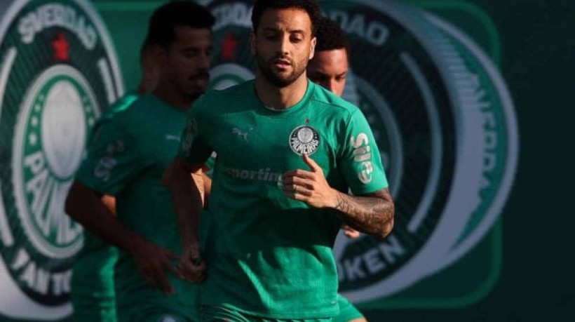 Meia-atacante deixou o duelo entre Palmeiras e Ceará ainda no primeiro tempo, mas já iniciou recuperação com médicos do clube