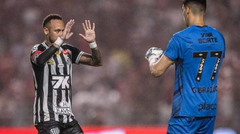 Craque utilizou suas redes sociais um dia depois de criticar comportamento do time na eliminação para o CRB, no Rei Pelé
