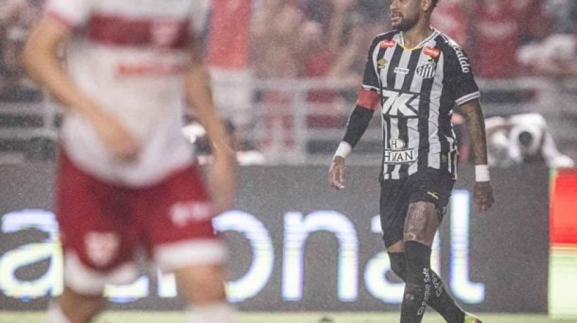 Craque voltou a atuar após 40 dias, mas não conseguiu evitar eliminação do Peixe e deixou futuro em aberto