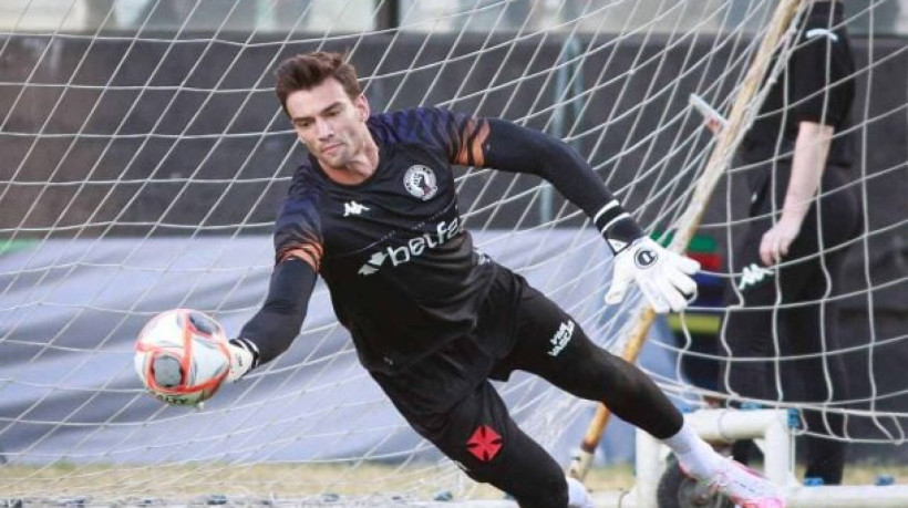 Em meio à negociação arrastada, Cruz-Maltino pode acionar recurso no atual contrato, caso goleiro dispute 60% das partidas no ano