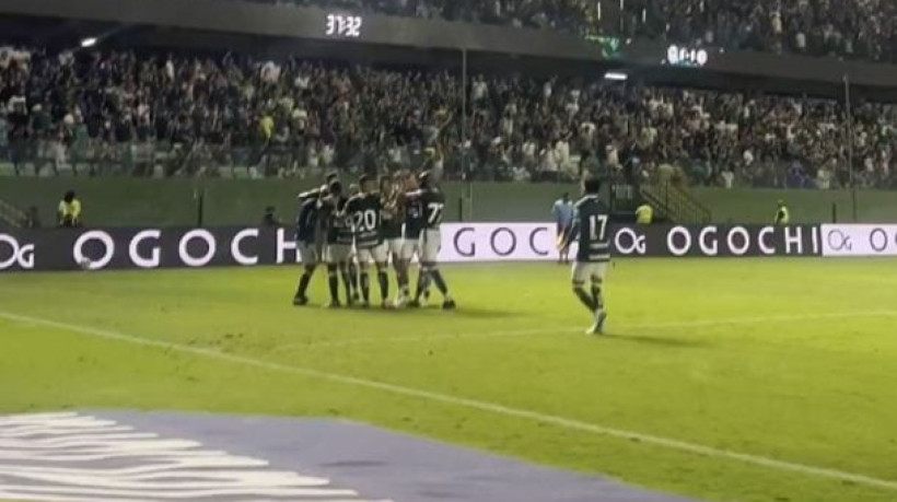 Esmeraldino teve dificuldades contra o clube paulista, mas conseguiu ser efetivo nas chances que teve e abre quatro pontos de diferença na ponta