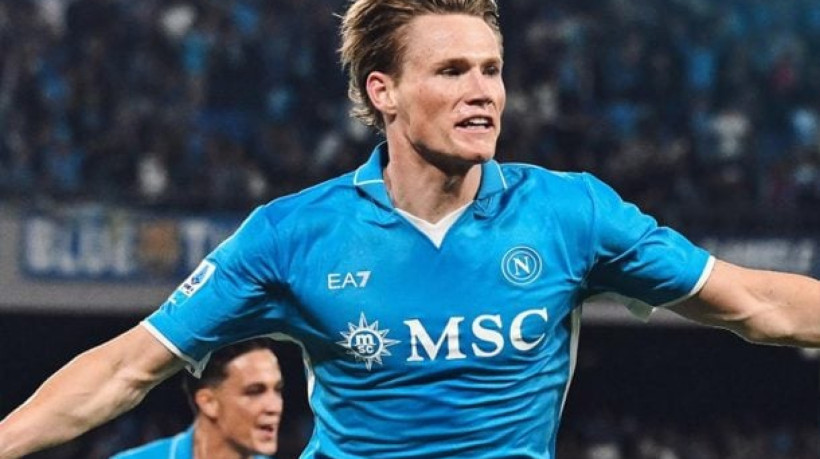 Volante brilha no Napoli, marca 13 gols na temporada e lidera equipe na conquista do quarto scudetto