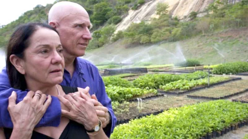 Ao lado da esposa Lélia, Sebastião Salgado reflorestou uma área devastada com mais de 2 milhões de árvores e criou um exemplo global de renascimento