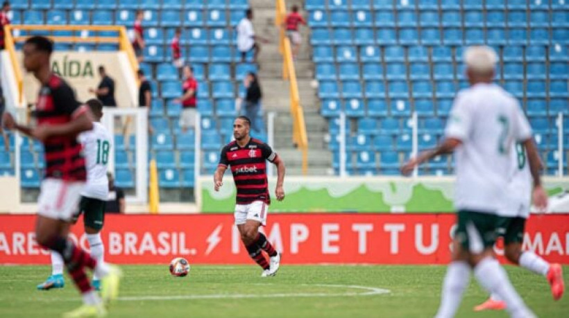 Zagueiro, que não está nos planos no time carioca, tem contrato até o fim da temporada e encontra dificuldades para sair do clube